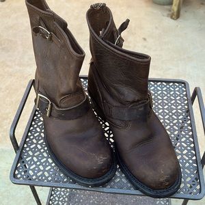 Gently used FRYE size 7M